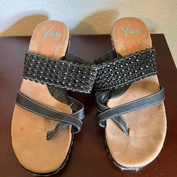 YUU Black Sandals Size 6 - Picture 1 of 11